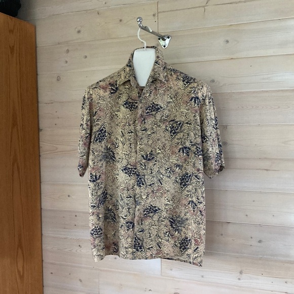 Untied Men’s Medium Button Down Hawaiian Style Shirt. 100% Easy Care Rayon. - Picture 1 of 10